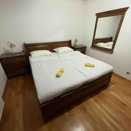 Peaceful House 1km From Centre